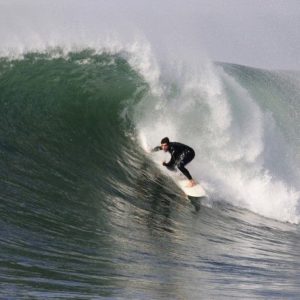 Journée Surf dans les vagues de l'Atlantique