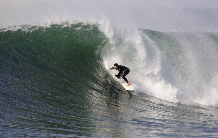 Journée Surf dans les vagues de l'Atlantique